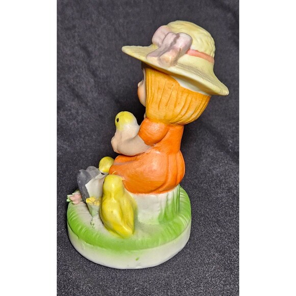 Vintage Porcelain Girl Figurine with Chicks - Picture 3 of 8